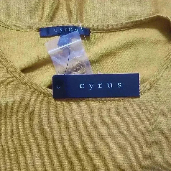 Cyrus Sharkbite Hem Tunic Sweater - Picture 4 of 8